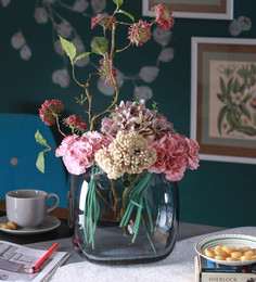 Vases & Flowers